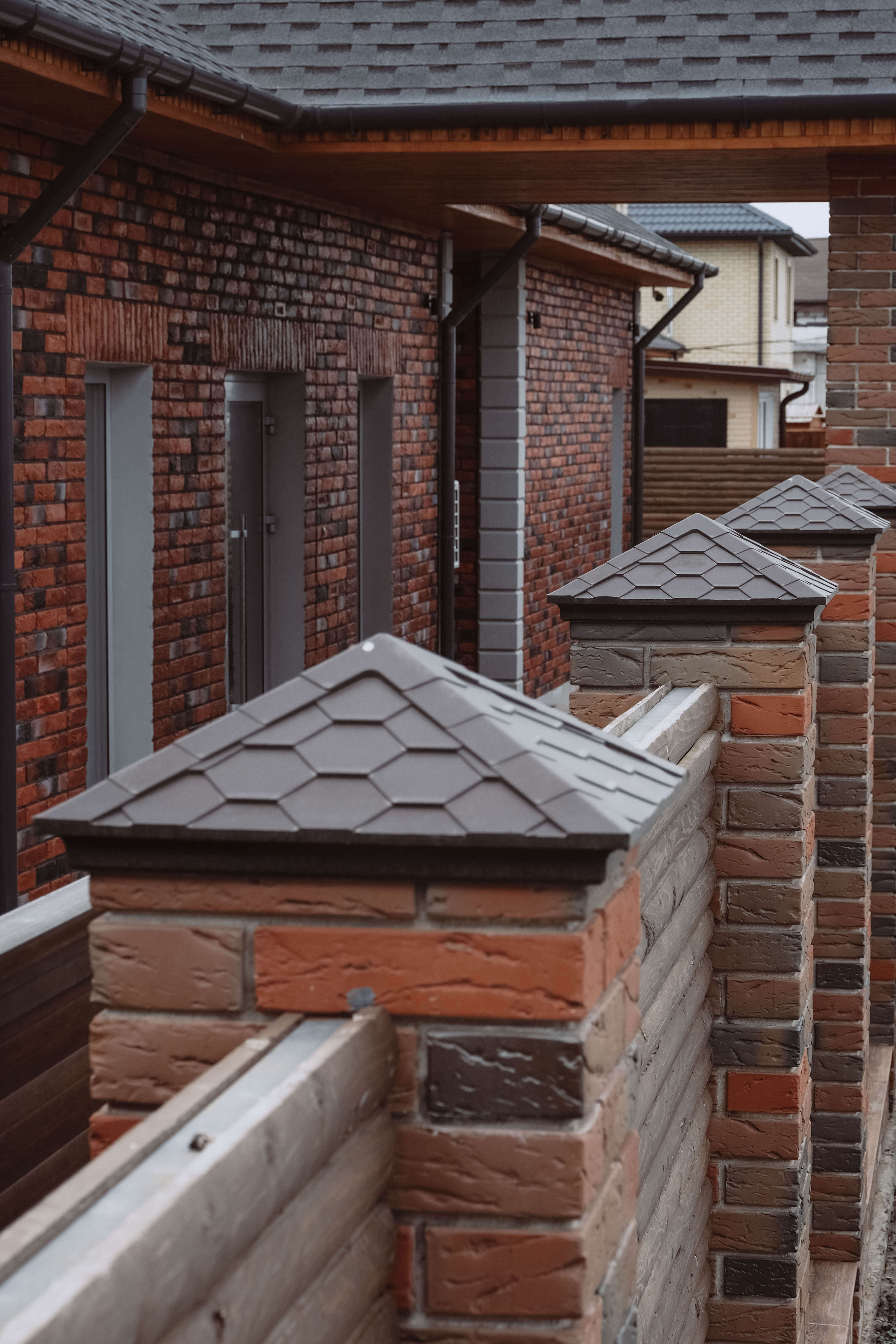 Колпак Zking Эверест Коричневый на столб 1.5х1.5 кирпича (390х390мм) в Киселевске фото